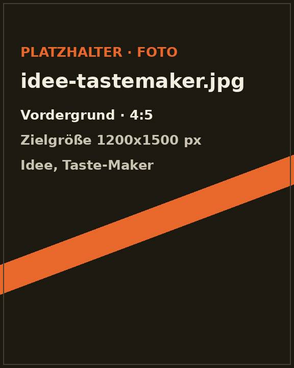 Eine Hand zieht eine seltene Schallplatte aus einer Plattenkiste